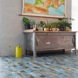   tekercses vinyl padló, PVC -  szürkésbarna fa mintás Bern 575 Bre 4 m